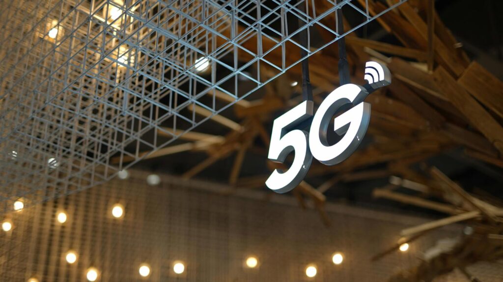 5G Technology in the United States: Benefits, Risks, and Future Outlook